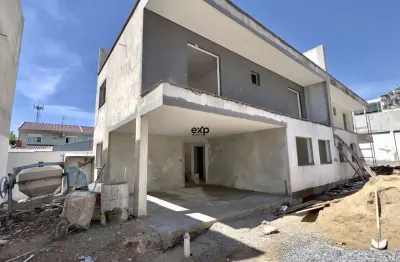 Casa em condomínio fechado com 4 quartos à venda na rodovia br-116, 504, cajuru, curitiba por r$ 779.900