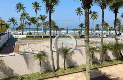 Casa em condomínio fechado a pouco passos da praia da enseada