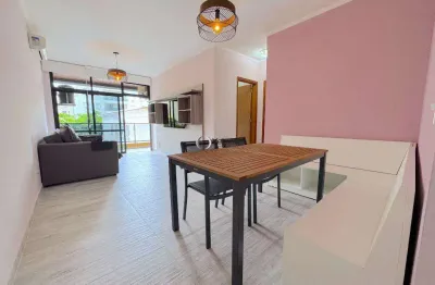 Apartamento a venda na enseada, reformado, 150 metros da praia