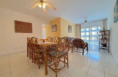 Apartamento a venda na enseada, 2 quartos (sendo 1 suíte), 150 metros da praia