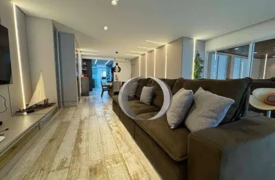 Apartamento totalmente reformado e decorado, com lazer estilo clube e 4 vagas de garagem