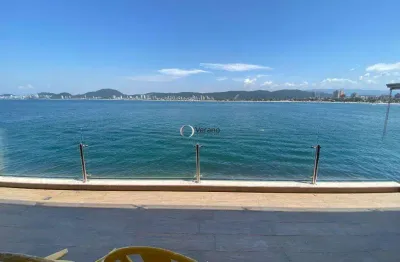 Apartamento com 3 suítes com vista maravilhosa da praia da enseada