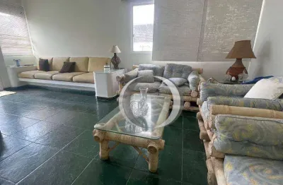Enseada, apartamento proximo ao mar, 3 quartos sendo 1 suite com dependencia de empregada.