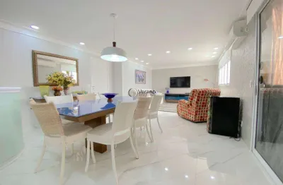 Cobertura com ampla área gourmet e piscina, vista para a mata