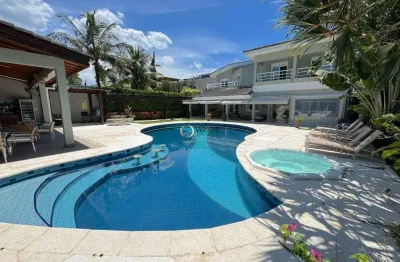 Casa a venda no acapulco com 5 suítes, espaço gourmet, piscina e hidromassagem