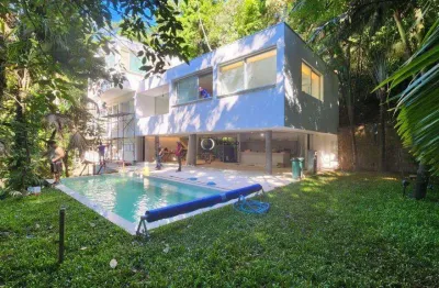 Casa mobiliada com piscina e churrasqueira em guarujá - condomínio são pedro, balneário praia do perequê