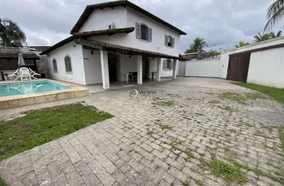 Casa à venda em guarujá, enseada, com área de serviço, churrasqueira e quintal