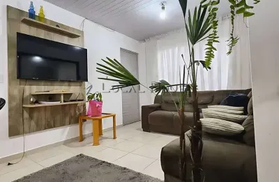 Casa térrea com quintal amplo no condomínio residencial aroeira i – santa cândida, curitiba