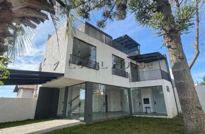 Belíssimo sobrado com terreno amplo à venda no bairro alto – curitiba