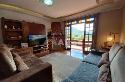 Casa 4 quartos, geminada, quintal compartilhado, granja guarani, teresópolis, rj