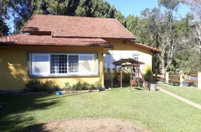 Casa 3 quartos (2 suítes) com quintal e recém reformada, golfe, teresópolis, rj