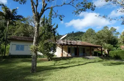 Chácara com 5980 m2, 3 casas, principal com 4 quartos, fazenda boa fé, teresópolis, rj