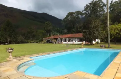 Sítio 25.000 m2, quebra-frascos, casarão c/ 4 quartos, piscina, tênis, riacho