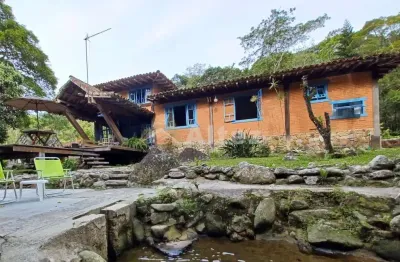 Sítio com cachoeira e piscina natural, 6 suítes, albuquerque, teresópolis, rj