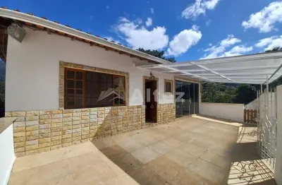 Casa com quintal, 3 quartos, santa cecília, teresópolis