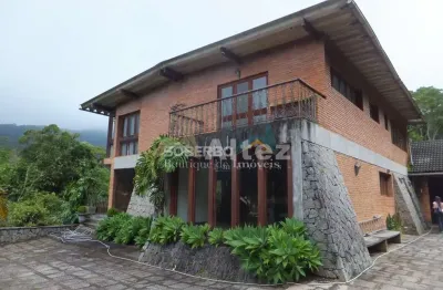 Casa 4 quartos, cachoeira privativa, casa de caseiro, 8.500m2 de natureza pura, teresópolis, rj
