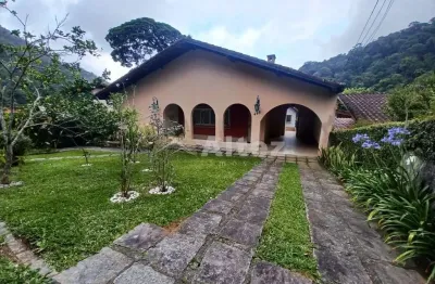 Casa linear, 3 quartos, quintal e piscina, parque ingá, teresópolis