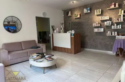 Imóvel comercial e residencial com as salas já alugadas e funcionando.