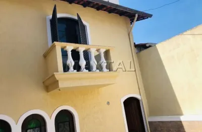 Sobrado à venda no imirim com 2 dormitórios, sala 2 ambientes, cozinha com armários e 1 vaga.