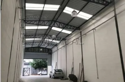 Galpão com 200m² de área livre na região da casa verde, altura de 6 metros, com 3 vagas.