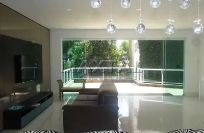 Casa à venda no jardim floresta. de 450 m², 3 suítes, sala e 8 vagas de garagem.