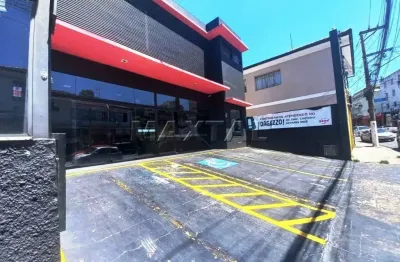 Prédio comercial para locação com 2 banheiros e cozinha na água fria, 725 m².