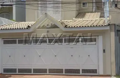 Sobrado em santana com 3 dormitórios, 3 suítes, 4 banheiros e 3 vagas de garagem.