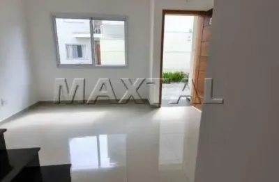 Casa de condomínio à venda com 2 dormitórios, sendo 1 suíte, sala e 1 garagem.