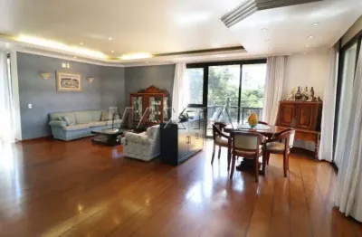 Apartamento para alugar, 260m², 3 dormitórios, 3 suítes, 1 sala com 2 ambientes e 3 vagas.