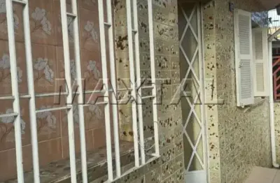 Casa de 100m² em vila, para locação, com 2 dormitórios, sala e quintal, localizada em santana.