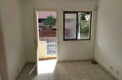 Casa em santana, com 60m², sala com varanda, cozinha, área de serviço e 1 vaga.