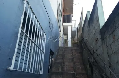 Casa assobradada  para locação  com 1 dormitório, cozinha,  sem vaga de garagem.