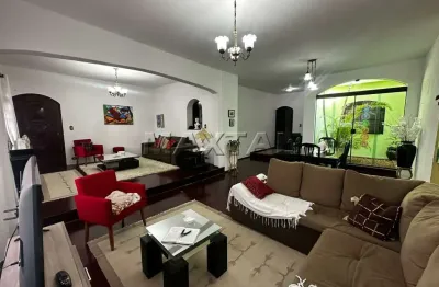 Casa com 289,00m², 3 dormitórios, 1 suíte, 3 banheiros e 2 vagas no horto florestal.