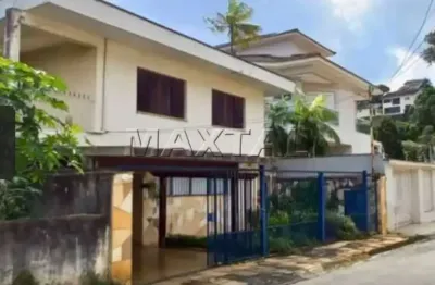 Sobrado  condomínio fechado à venda, de 286 m². com 4 quartos , 4 banheiros e 3 vagas.
