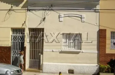 Casa térrea com 100 m², próxima a estação tiradentes, com 1 dormitório, sala, cozinha e sem vaga .