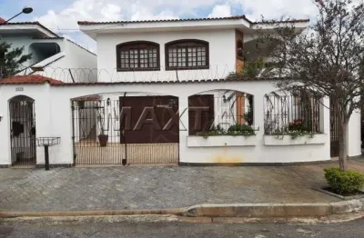 Casa à venda com 420m²,  3 quartos, 6 banheiros e 8 vagas na região do barro branco.