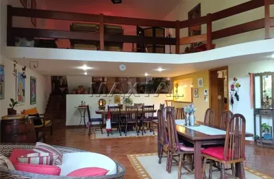 Casa na região do horto florestal  com 750m², com 2 dormitórios, 2 suítes, 4 banheiros e 5 vagas.