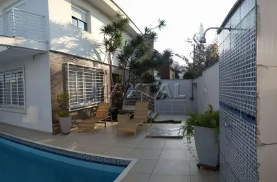 Sobrado com 4 quartos, sendo 1 suíte, 4 vagas, escritório, piscina com 297m².
