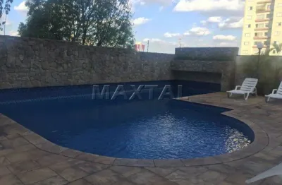 Apartamento à venda com 3 dormitórios, sendo 1 suíte, sacada e 2 vagas de garagem.