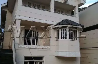 Sobrado  à venda de 900m², com 4 dormitórios, 2 salas e 6 vagas, no tremembé.