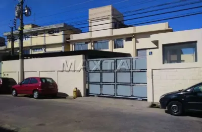 Galpão com 929m² de construção, sendo 550m² de fábrica, pé direito 6,5 metros.