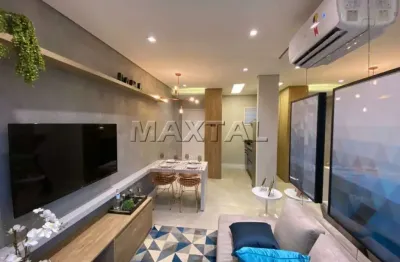 Apartamento 44m², dois dormitórios, um banheiro, sala de estar, varanda com lavanderia e uma vaga.