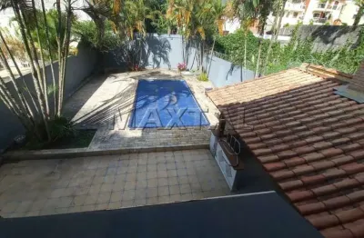 Casa assobradada  com 350m²,  piscina  3 quartos  1 suite de 4 a 5 vagas