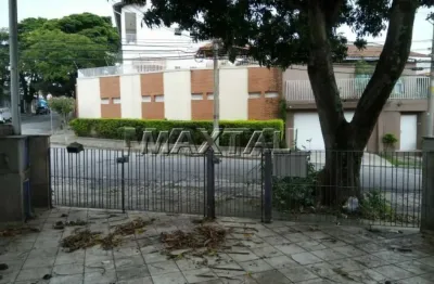 Sobrado à venda na água fria com 3 dormitórios, 2 salas e 4 vagas de garagem.