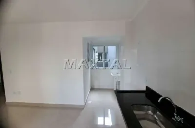 Apartamento novo com dois dormitórios, sala, cozinha americana, claraboia e banheiro.