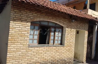 Casa à venda, com 150m² com 3 dormitórios e 2 vagas, próximo a 13ª delegacia.