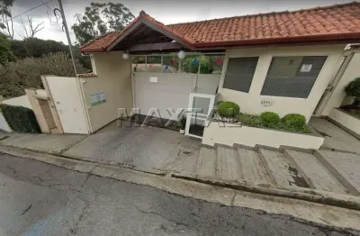 Casa com 150m², 03 dormitórios com armários, 01 suíte, cozinha planejada e 02 vagas.