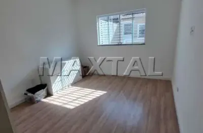 Sobrado com 84m², 2 dormitórios, 2 banheiros, 1 vaga e área de serviço. em santa terezinha