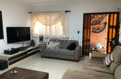 Sobrado na região da bortolândia com 327m², com 4 dormitórios (2 suítes),  4 banheiros e 2 vagas.