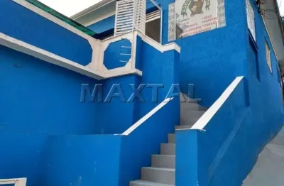 Casa comercial com 196m², sendo dividida em: 1 casa, 1 pizzaria, 1 restaurante e 1 salão.